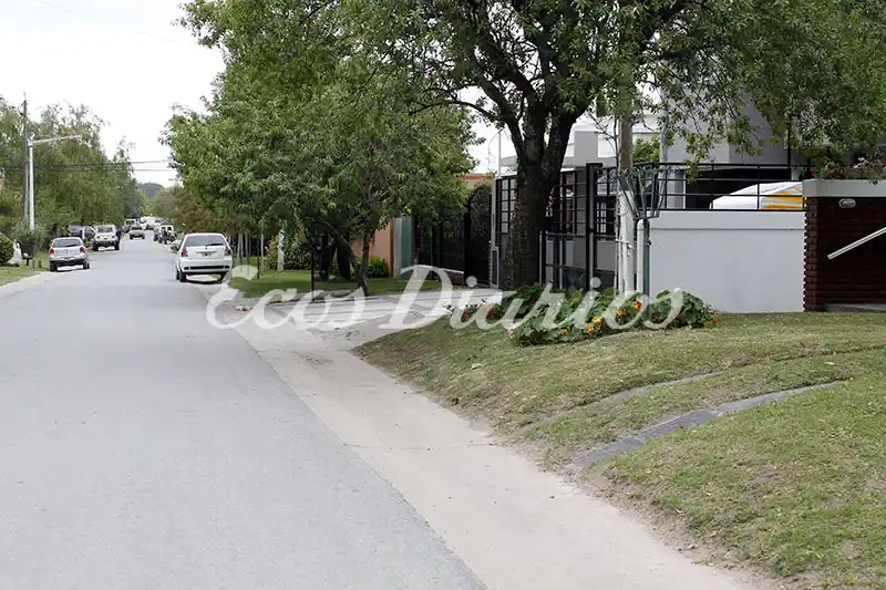 Resistió al ladrón en moto que la arrastró por el suelo y la lastimó