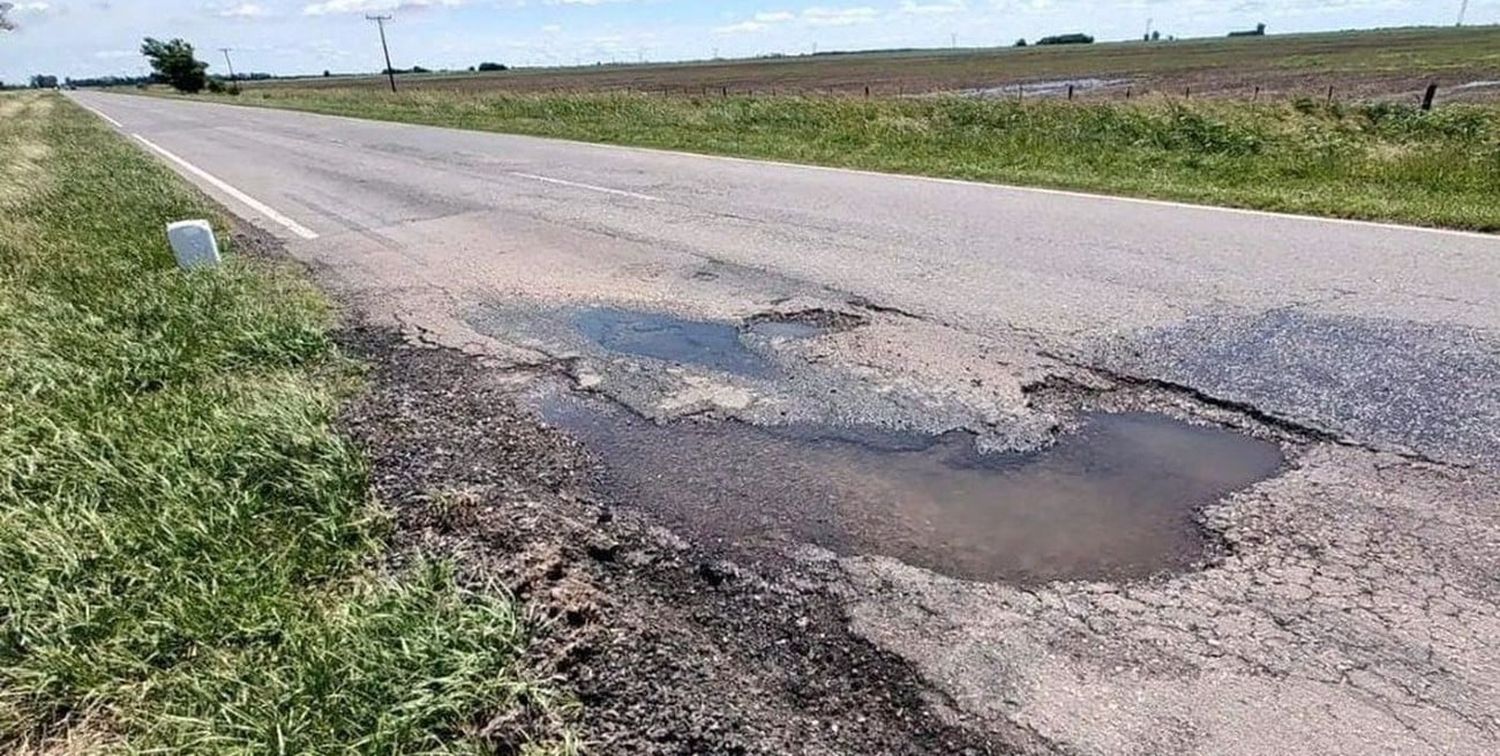 Una muestra del deterioro de la Ruta Nacional 11, una de las más afectadas junto con la 33.