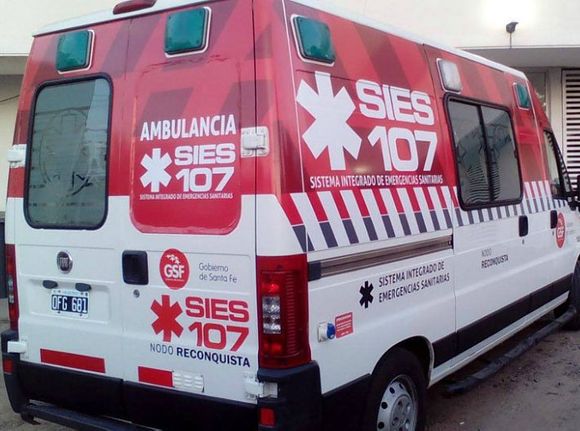 Fuerte choque en Bv. Santa Fe y Río de Janeiro: una motociclista resultó con lesiones graves