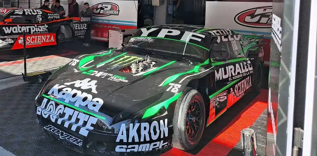El Chevrolet de Canapino, en el autódromo de Buenos Aires.