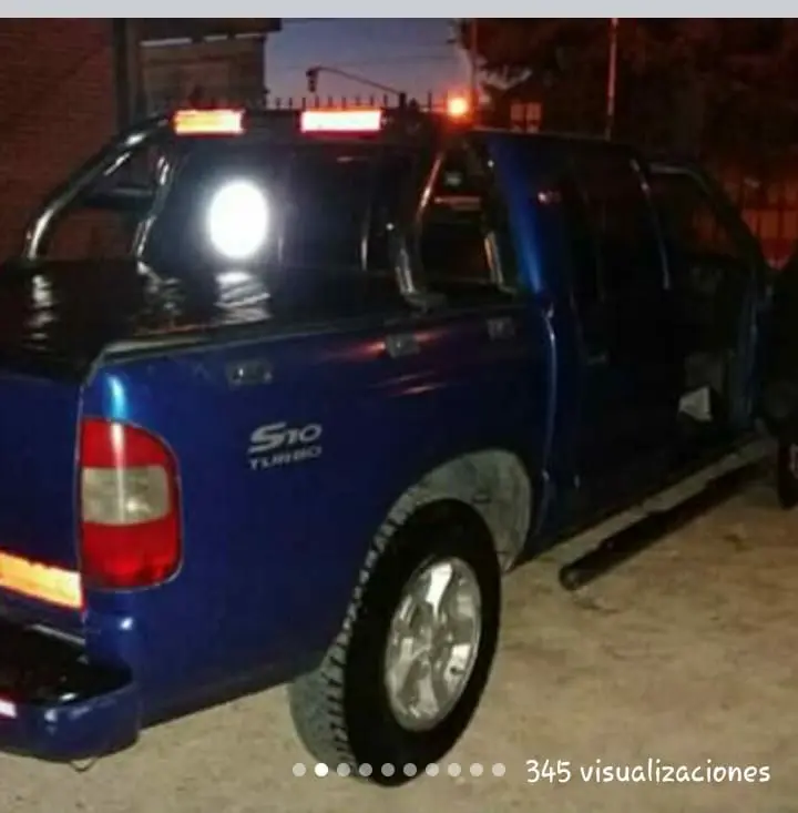 Roban una camioneta