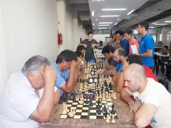 Continúa abierta la inscripción para
el taller de ajedrez en la Italiana