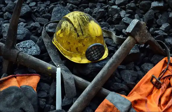 Jóvenes mueren dentro de una mina de oro
