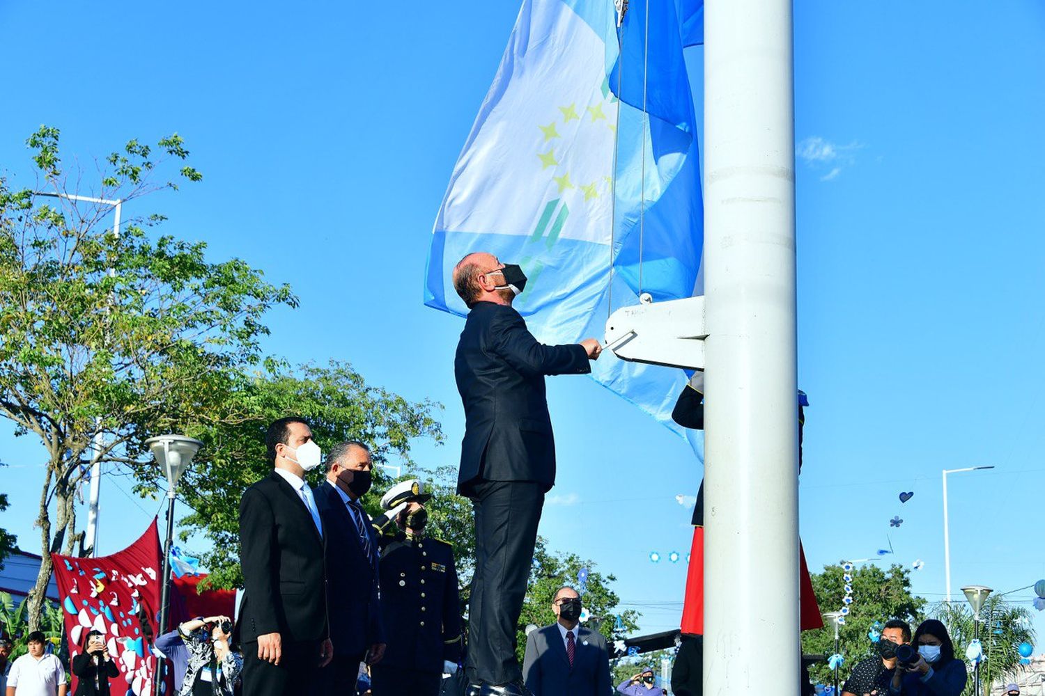 Insfrán presidió el acto del Día de la Independencia desde Pirané