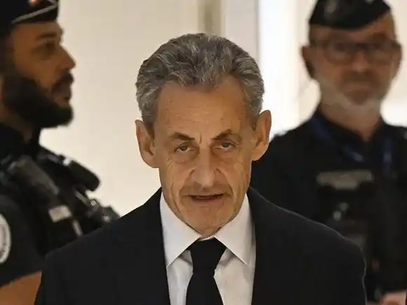 Justicia francesa condena a 5 años de prisión al expresidente Sarkozy