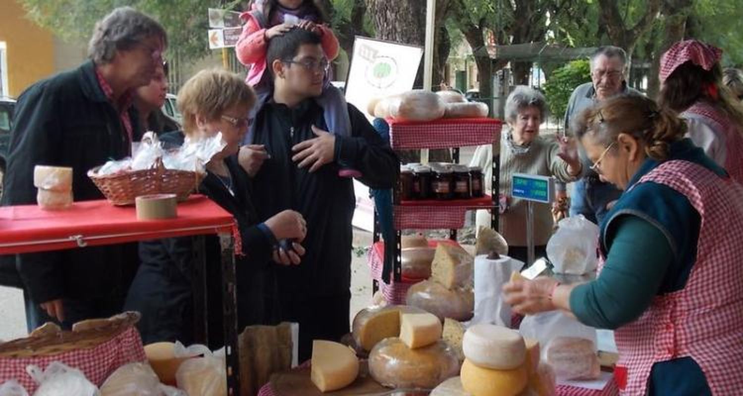 Exitosa feria de Frutos de la Tierra y el Río