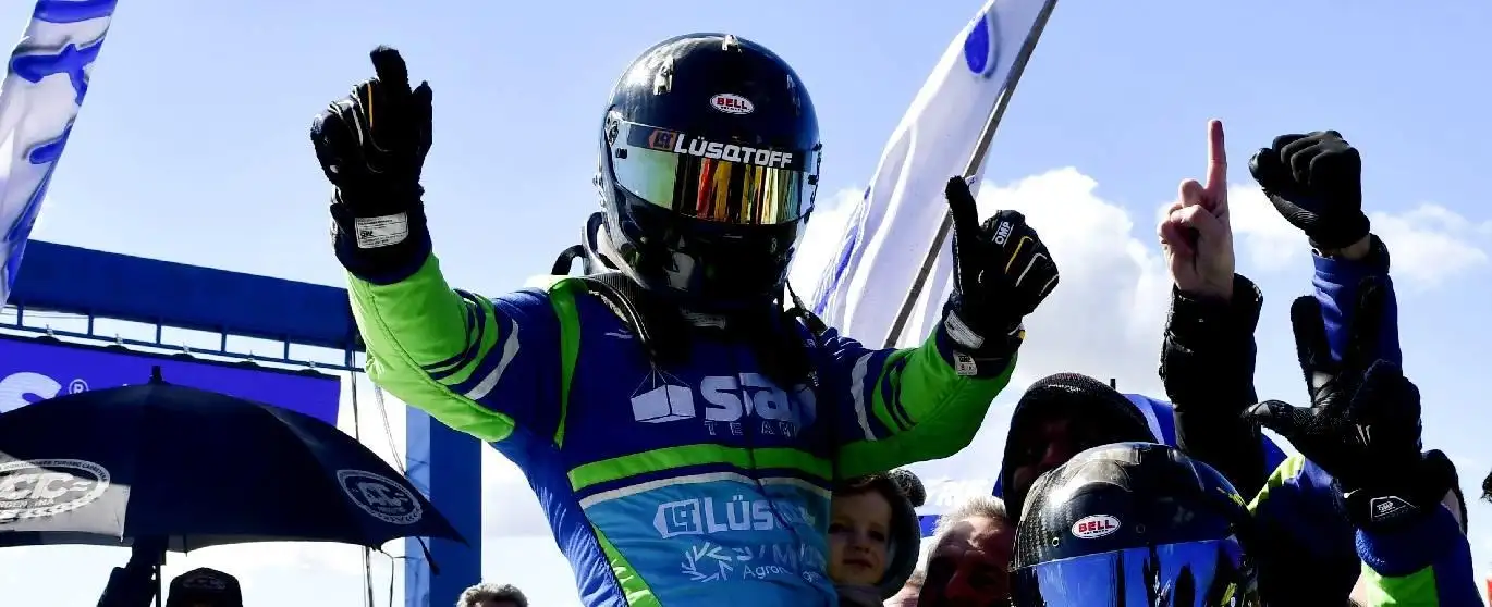 Salse festeja su triunfo y el segundo lugar en el campeonato