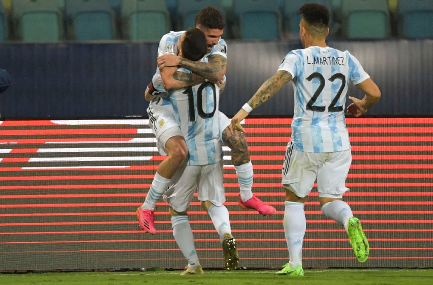 Goleada e ilusión intacta de Argentina