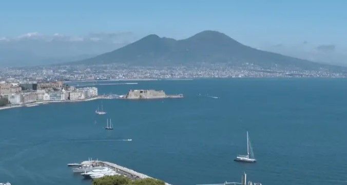 Hay quienes temen que estos movimientos sísmicos puedan preludiar la erupción de un "supervolcán” que obligue a llevar a cabo una evacuación masiva.
