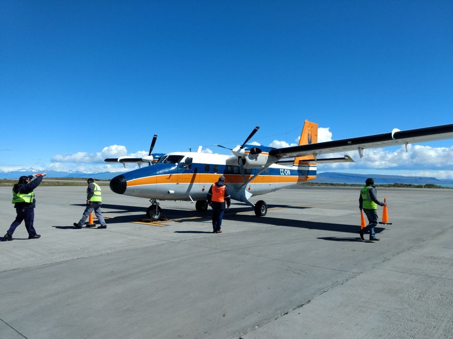 Aerovías DAP inició sus vuelos estacionales a Pampa Guanaco