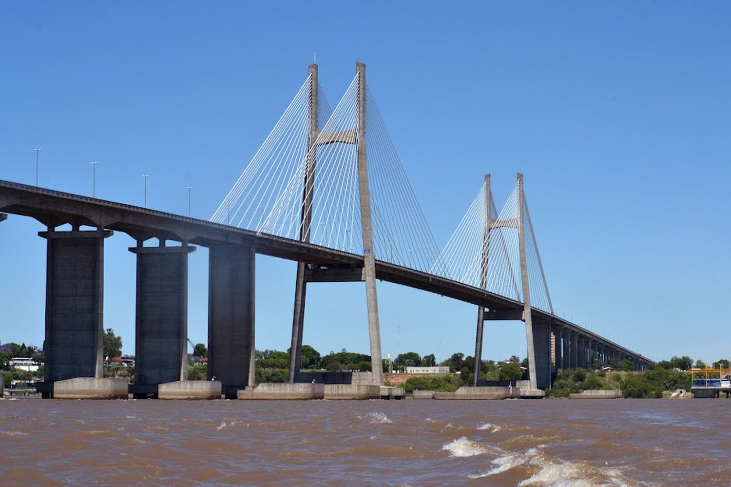 A dos décadas de la apertura de aquel Puente al futuro