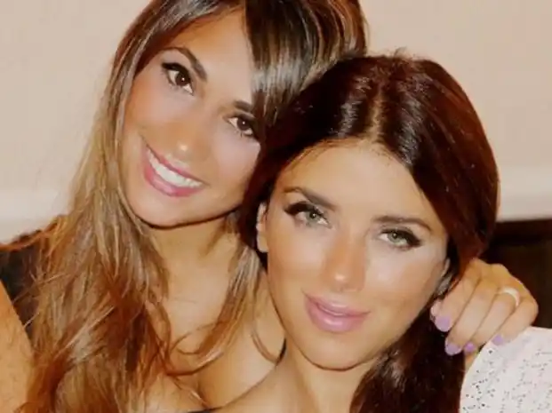 Antonella Rocuzzo y su amiga Daniella pasearon su belleza por las calles de Londres