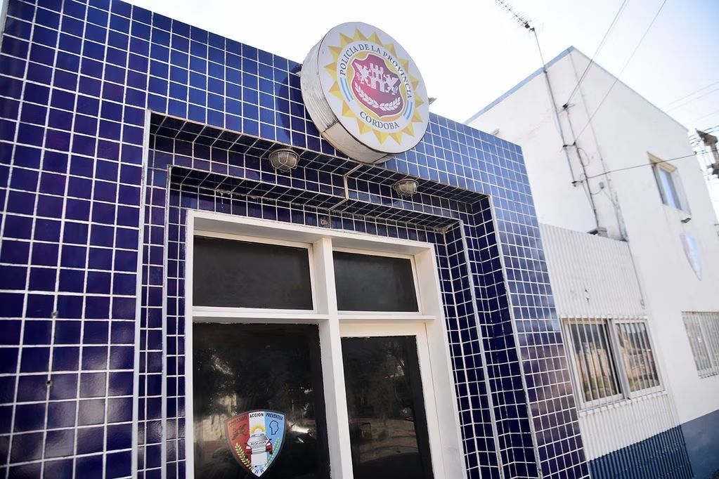 Investigan el ataque a balazos a una comisaría en Córdoba