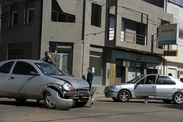 Otro choque en la ciudad: ambos conductores resultaron ilesos 