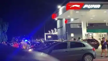 Asesinaron a balazos a un playero en Rosario y dejaron una nota: "Vamos a matar más inocentes por año"