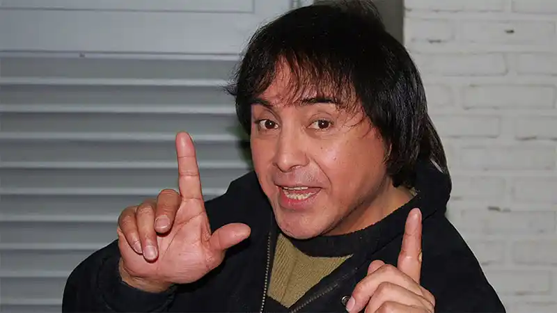 Ricky Maravilla vacunado contra el covid