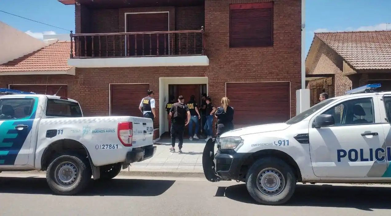 Incautaron cocaína, dinero y fue detenida una mujer en una casa