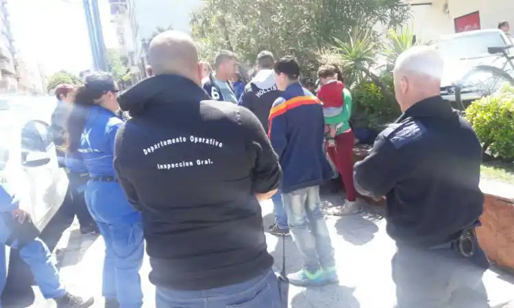 Playa Grande: cuidacoches cobraban 50 pesos el estacionamiento