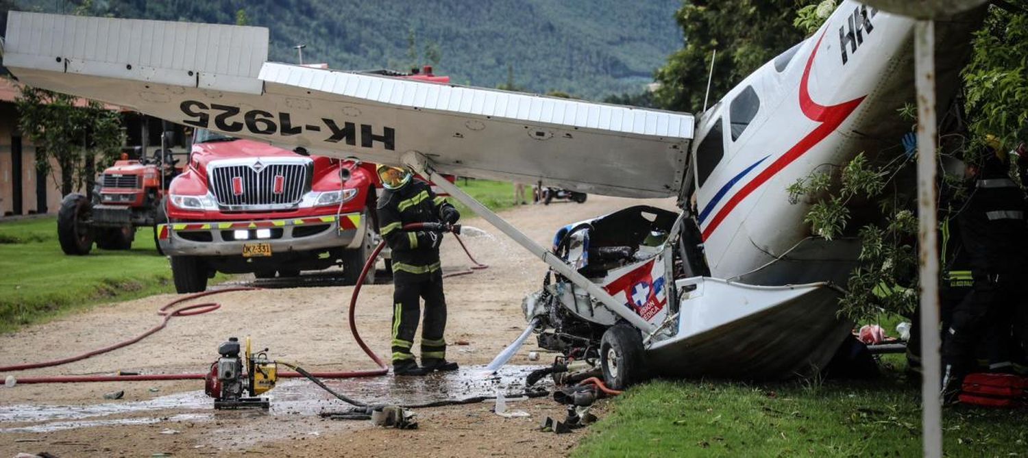 Emergencia aérea en Cundinamarca: cinco ocupantes heridos tras caída de avión C206