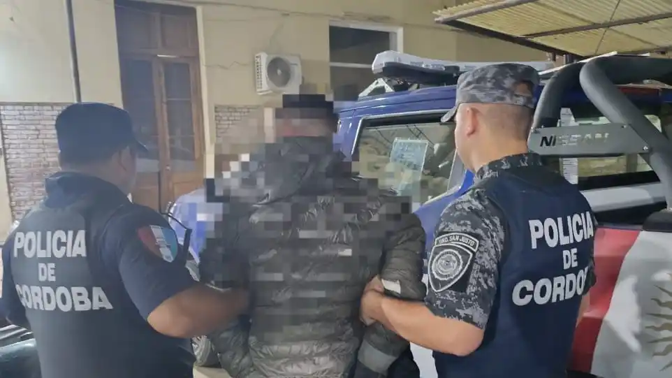Recuperó su moto retenida, huyó y terminó detenido tras agredir a un policía