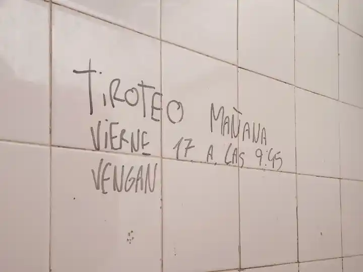 Alerta en escuelas de Chascomús por amenazas vinculadas a un desafío viral: investigan pintadas que anuncian tiroteos