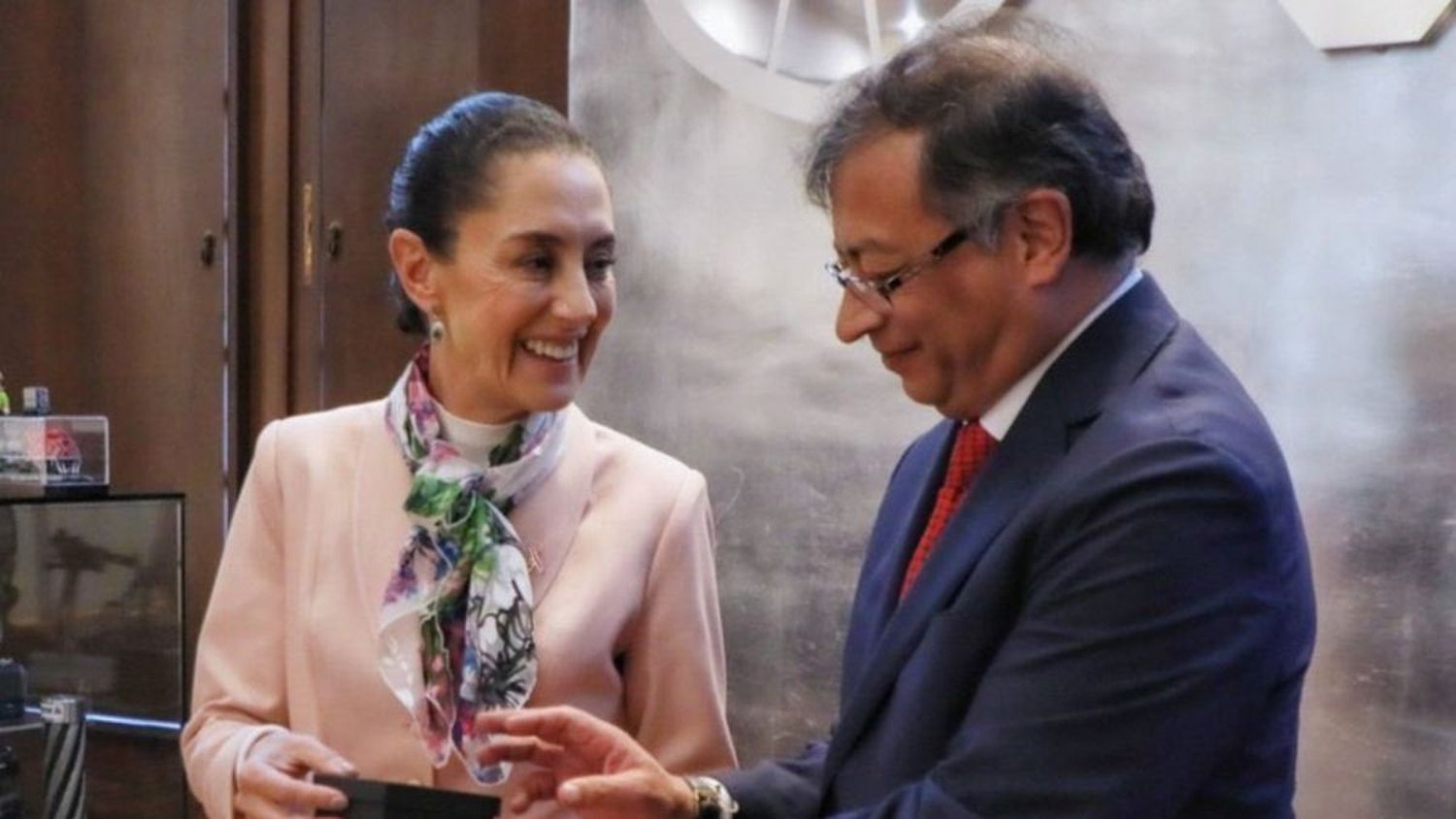 Petro revela que Claudia Sheinbaum «ayudó» a guerrilla colombiana del M-19