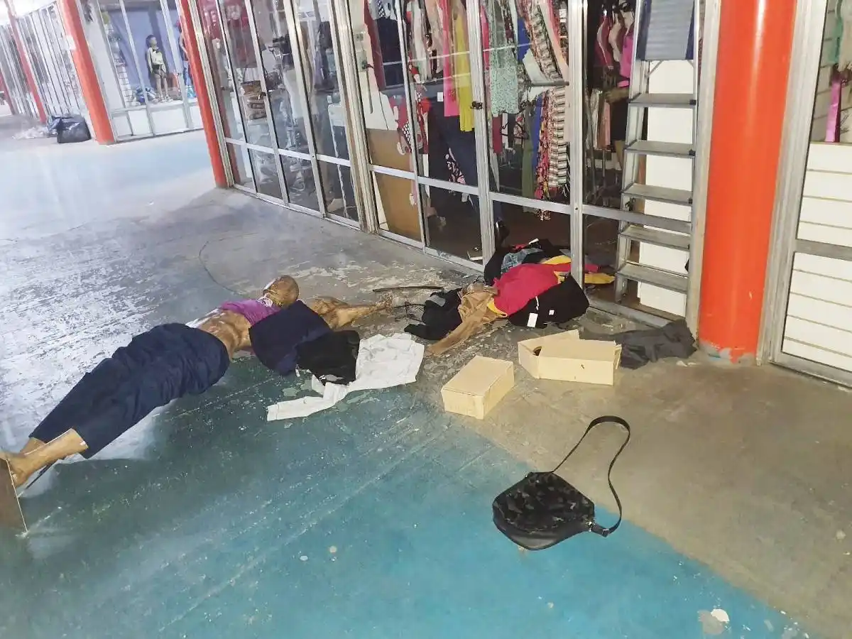 Intento de robo en un Paseo de Compras