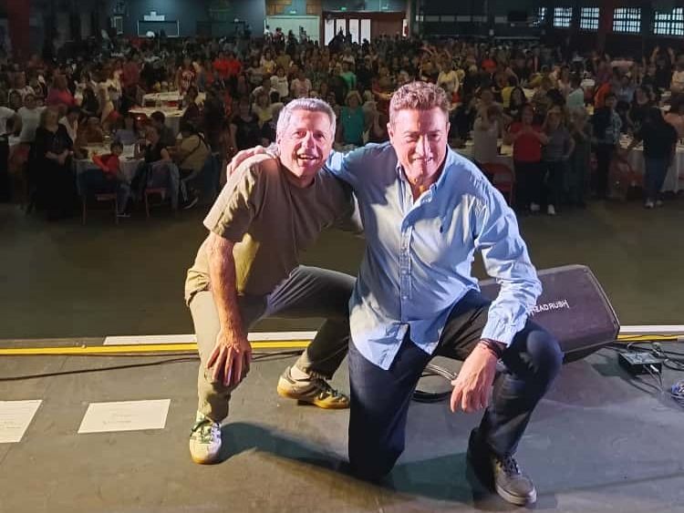 Más de 900 personas respaldaron a Bernarte y García Aresca en un te-bingo masivo en San Francisco.