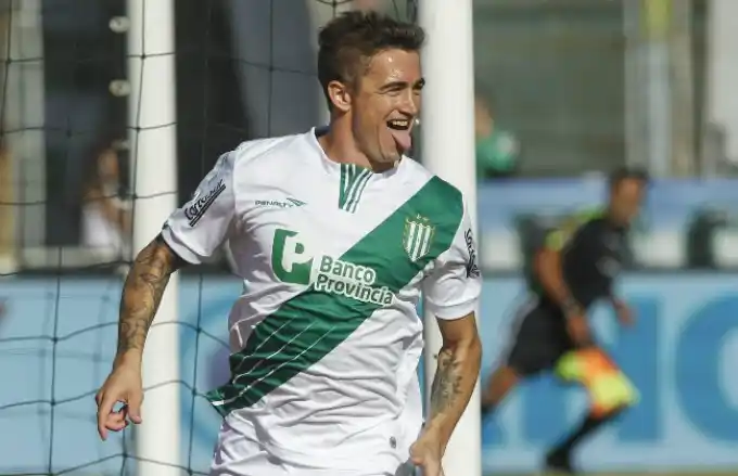 Banfield hundió más a Chicago: Le ganó 2 a 1