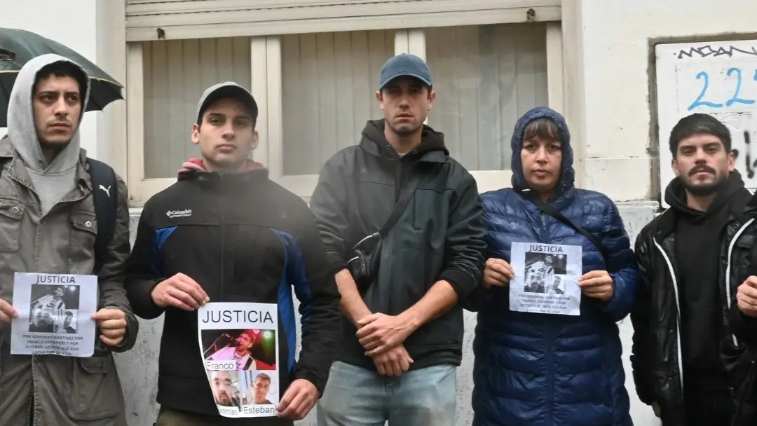Dos jóvenes músicos muertos y un conductor prófugo: dolorosa marcha por justicia en La Plata