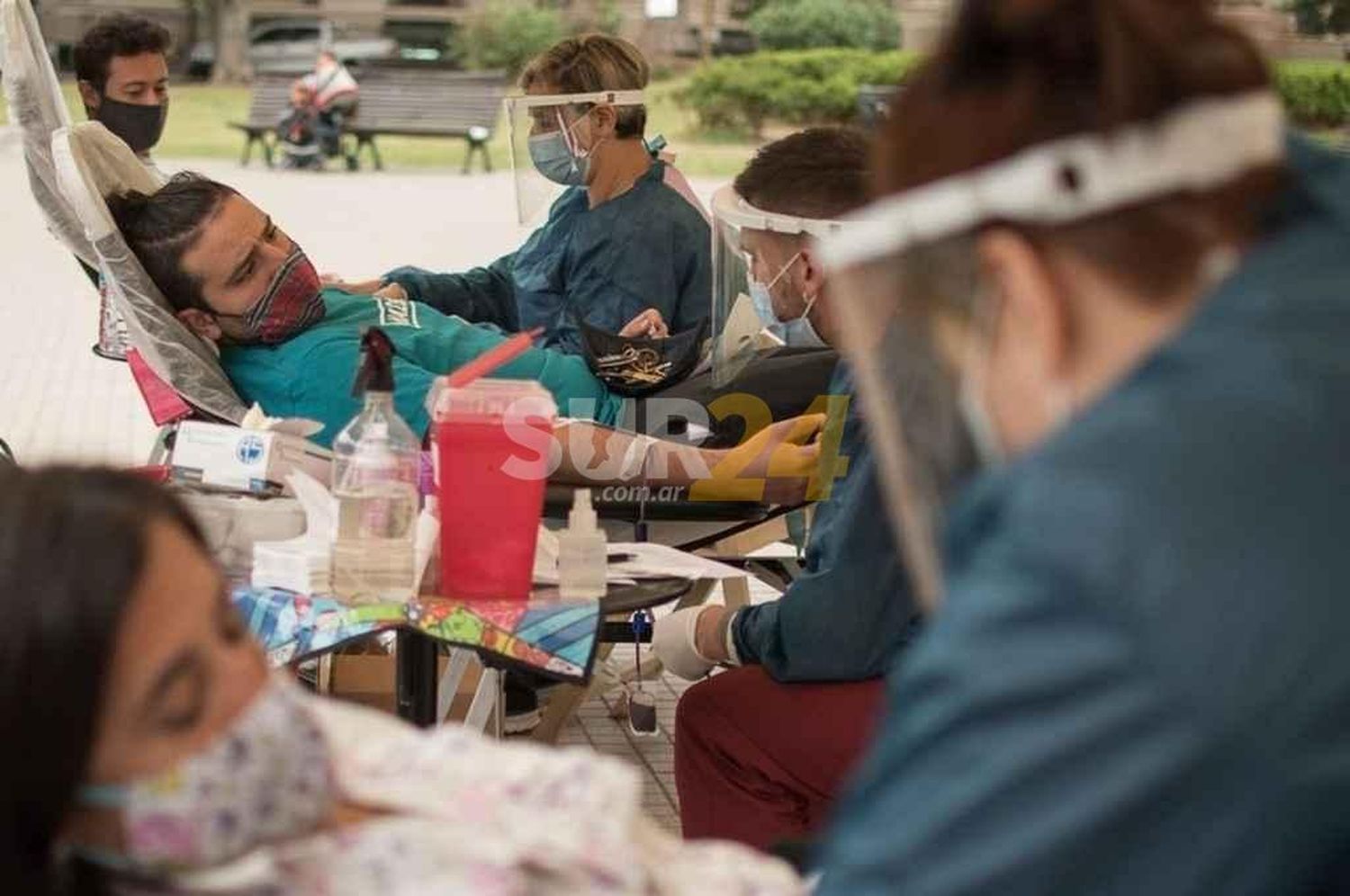 Música y solidaridad: donar sangre y escuchar una banda en vivo en Plataforma Lavardén de Rosario