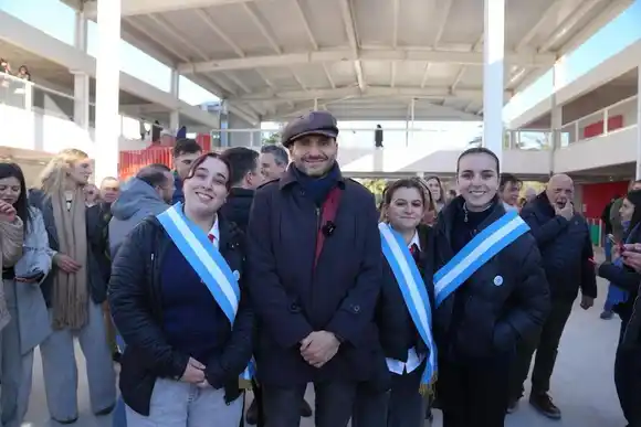 El gobernador inauguró este lunes el nuevo edificio de la Escuela Secundaria N° 605 en Zavalla.