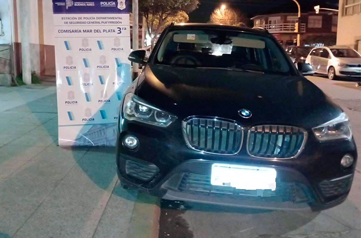 En Villa Cariño con un BMW negro: el auto había sido robado en el Gran Buenos Aires