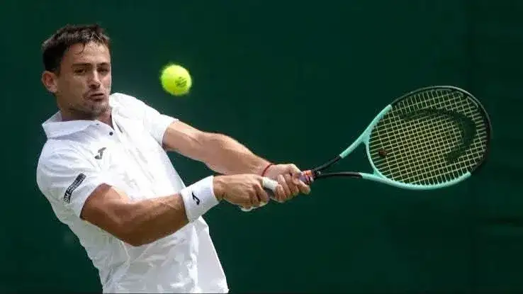 Navone avanzó a cuartos de final.