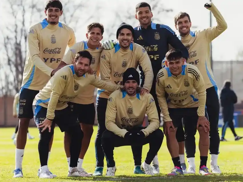 El plantel albiceleste ultima detalles para recibir a Colombia.Foto:AFA