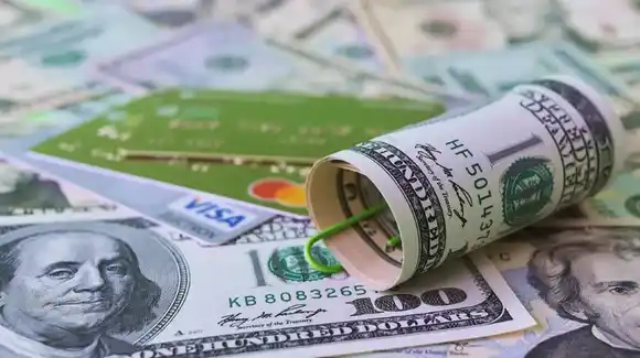 El Gobierno subió más el dólar tarjeta con 155% de impuestos: Roza los 950 pesos