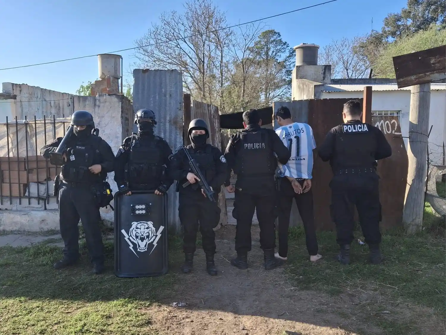 El rápido accionar policial permitió la detención de los dos sujetos.