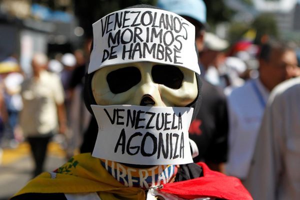 El diálogo es “inútil si no se escucha la voz del pueblo”