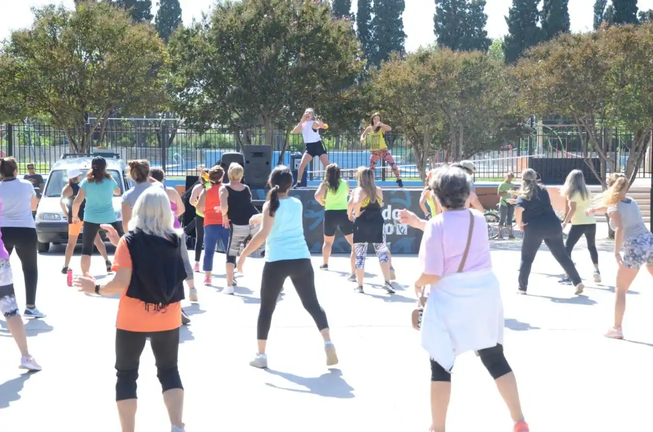 “Venite al Parque” ofreció clase de zumba para concientizar en el mes de la endometriosis