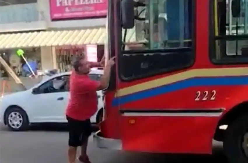 La frase de un conductor a un colectivero tras una pelea en la calle: “Por eso les pegan un tiro”