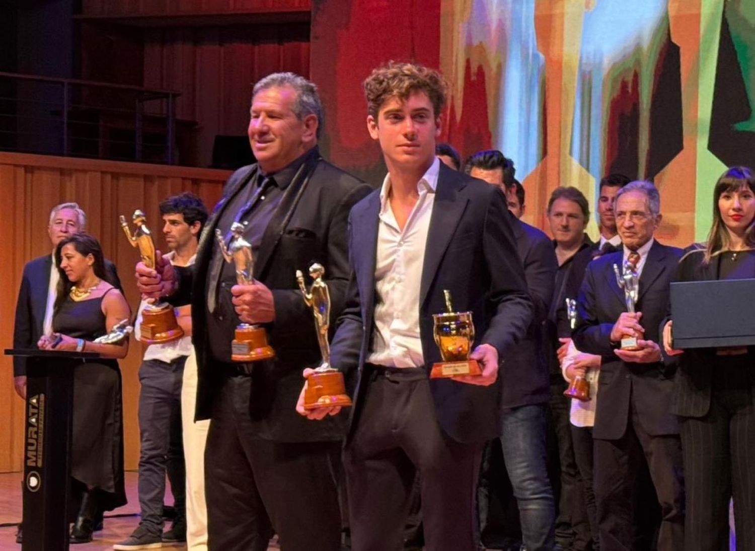 "Dibu" Martínez compartió el Olimpia de Oro 2024 con Colapinto