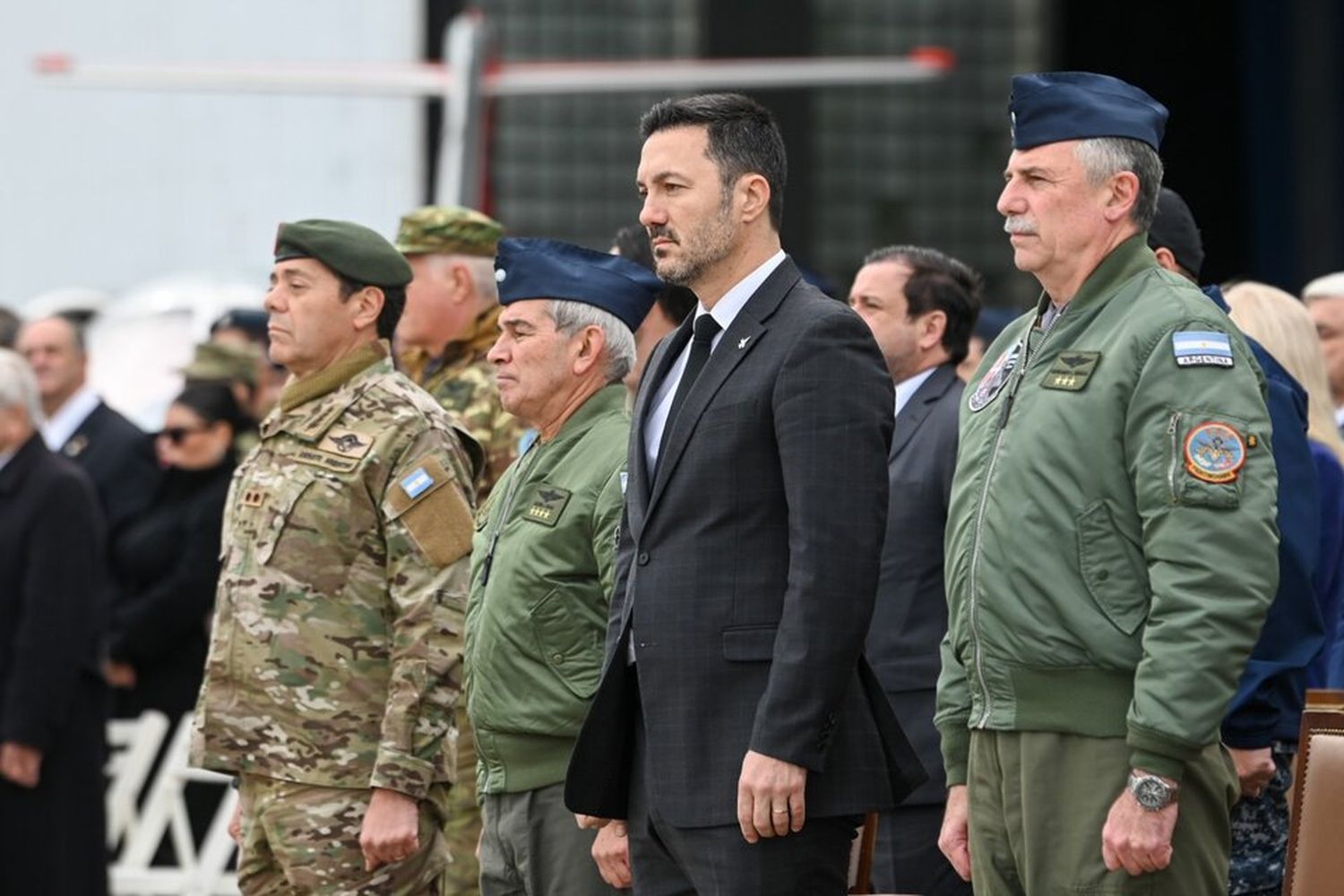 Petri echó al jefe de la Fuerza Aérea por usar aviones para uso personal y por denuncias de abuso y acoso en su contra