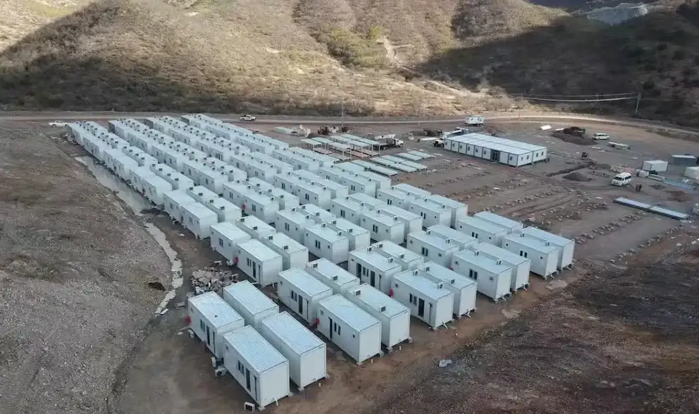 Para que un mineral llegue competitivamente a los mercados internacionales necesita caminos, ferrocarriles, centros de transferencia, depósitos, instalaciones de acondicionamiento, controles de calidad, trazabilidad, aduanas, seguridad ambiental y capacidad portuaria (Foto: Chengdong Housing)