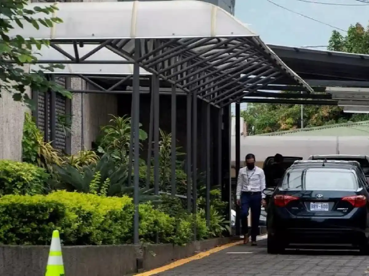 Costa Rica: allanaron la Casa Presidencial y detuvieron a empresarios en operativo anticorrupción
