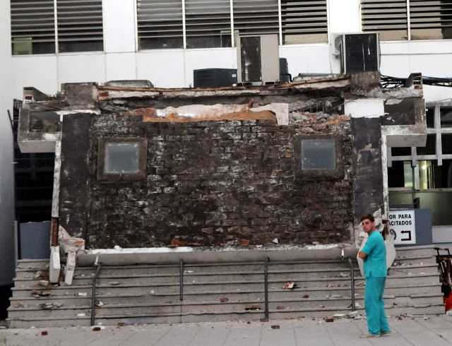 La Plata: Se derrumbó parte del techo de entrada al Ministerio de Salud