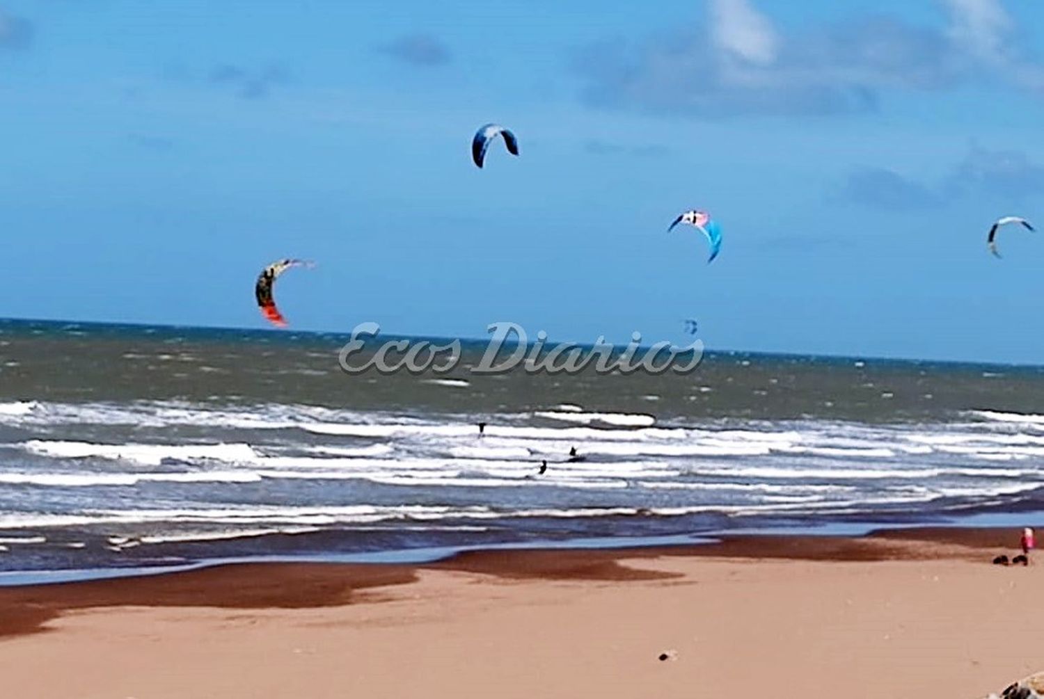 Deporte en el mar. Práctica de kitesurf