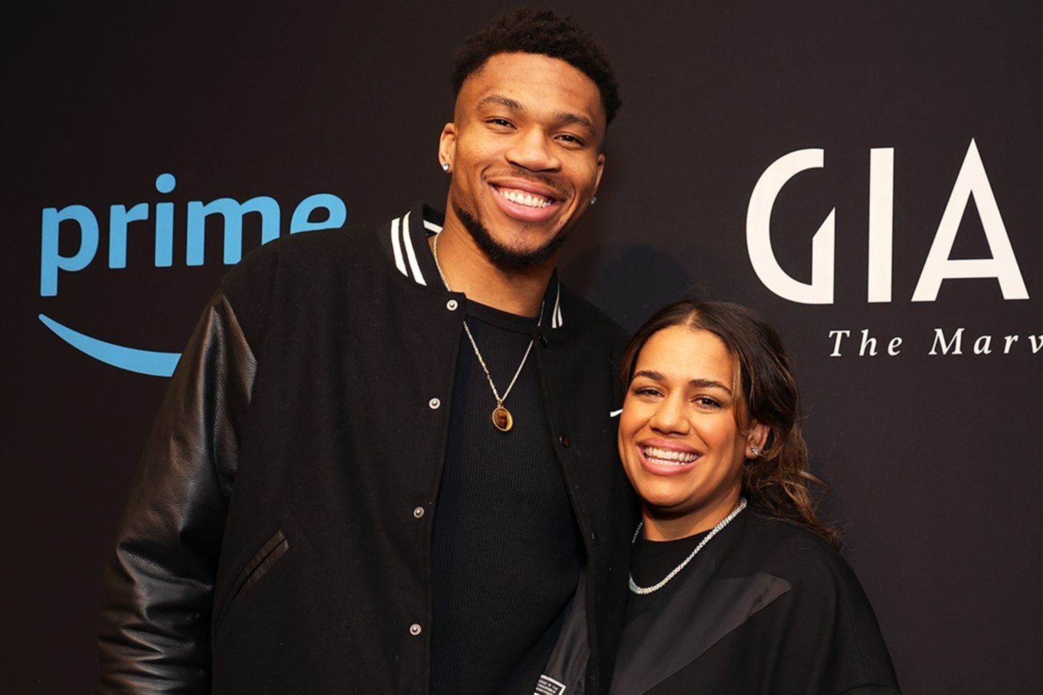 La esposa de Giannis Antetokounmpo sube una foto demostrando otras habilidades del jugador