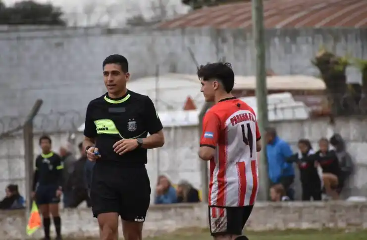 Un árbitro denunció que intentaron sobornarlo en la Liga de Fútbol de San Pedro: le ofrecieron 40 mil pesos y un costillar