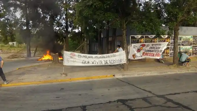 El drama de los trabajadores de Cresta Roja: "Algunos no tienen para comer y van a pasar las fiestas en la puerta de la planta"