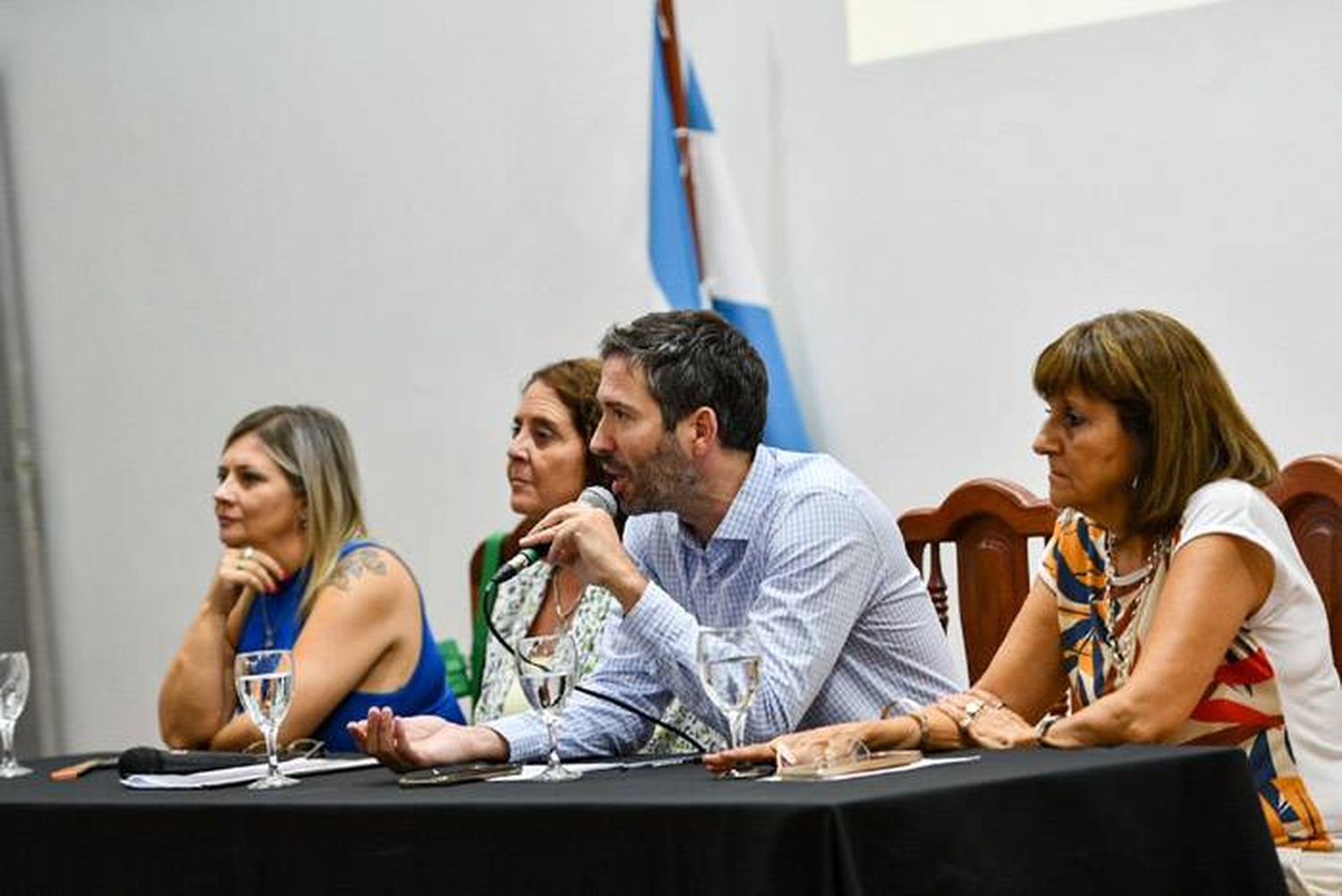 La Provincia presentó  un sistema de alertas tempranas para prevenir el abandono escolar